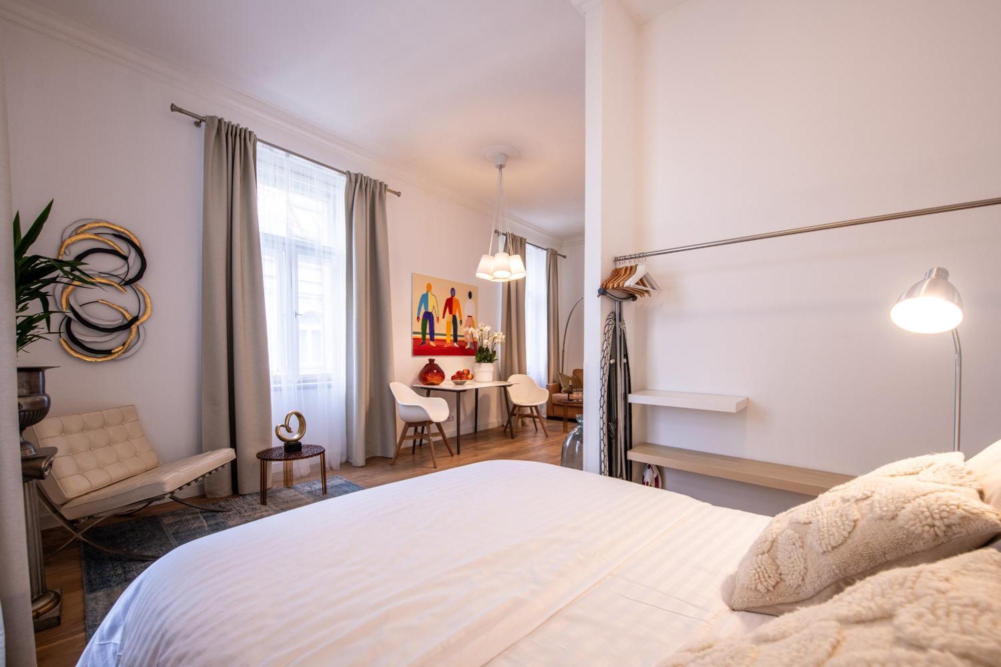 Modern Downtown Apt - Renovated, On Ideal Location Prague Exterior photo