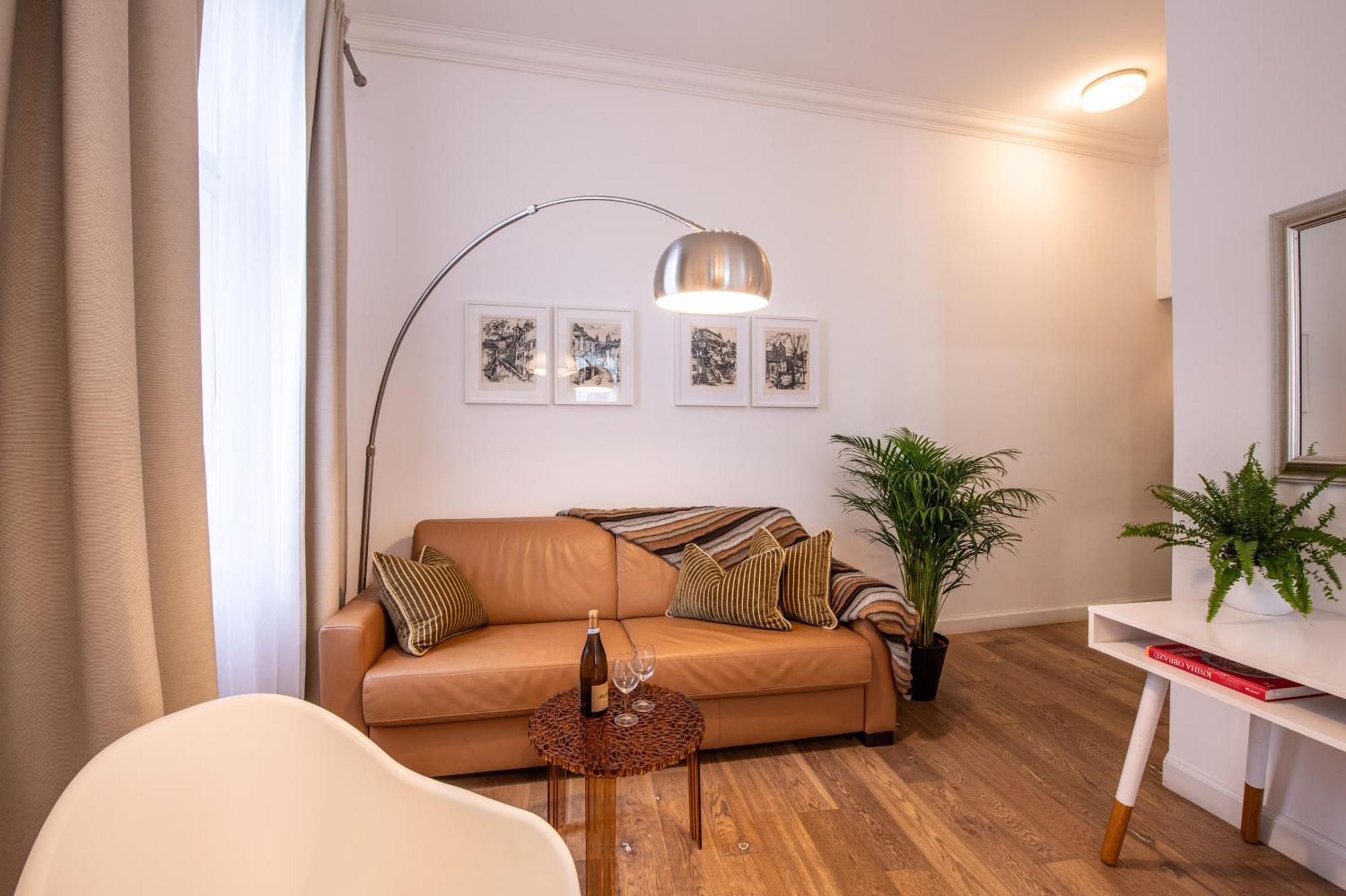 Modern Downtown Apt - Renovated, On Ideal Location Prague Exterior photo