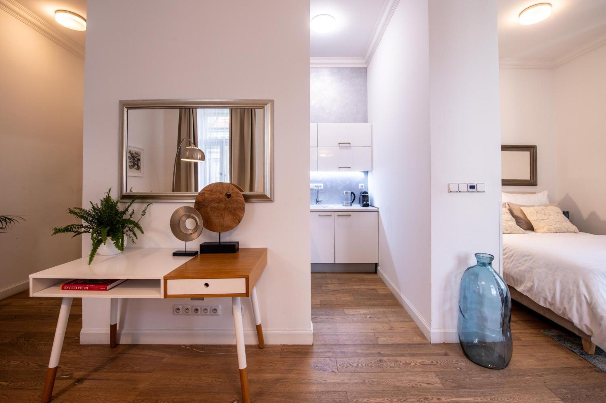 Modern Downtown Apt - Renovated, On Ideal Location Prague Exterior photo