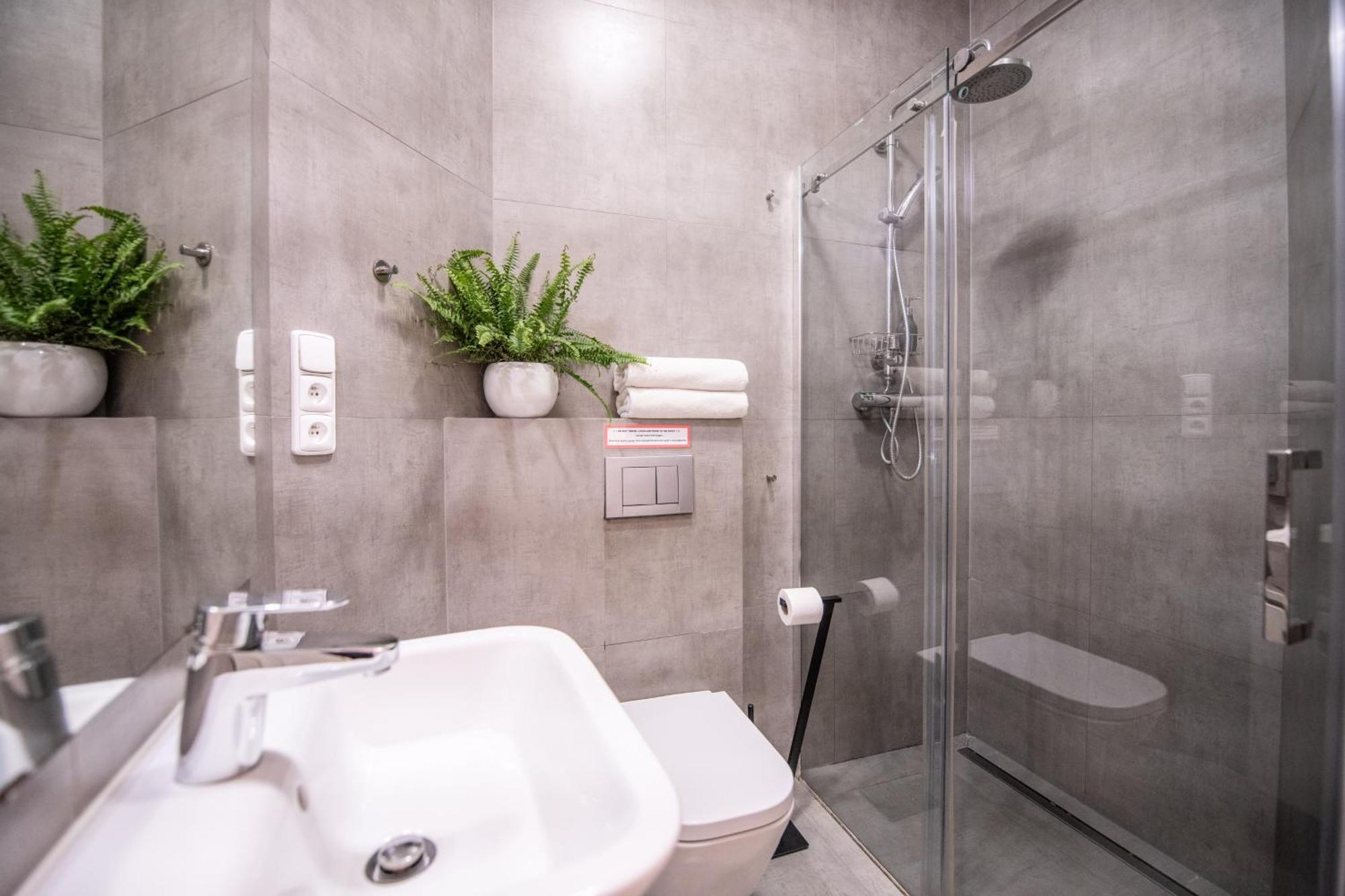 Modern Downtown Apt - Renovated, On Ideal Location Prague Exterior photo