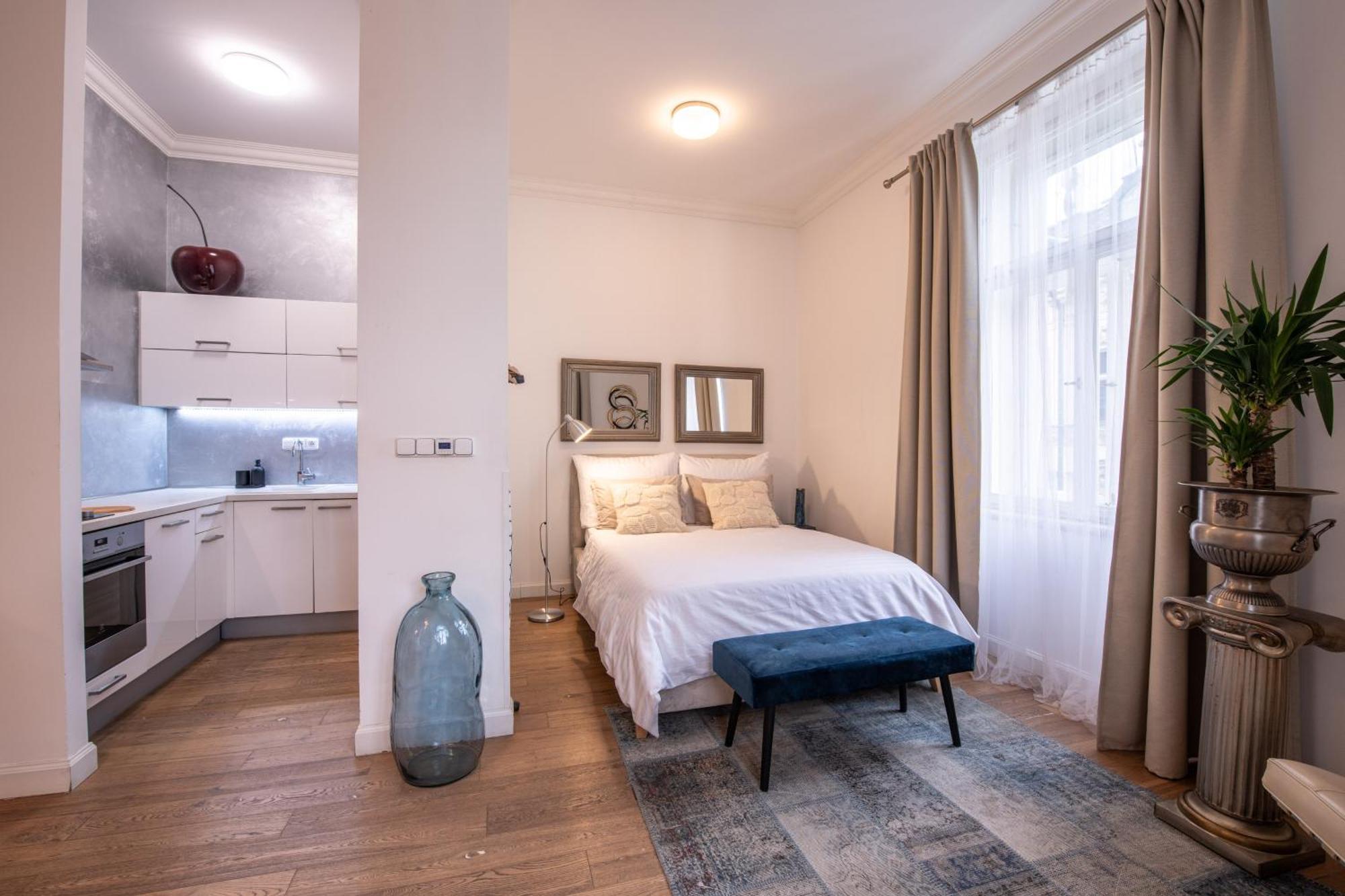 Modern Downtown Apt - Renovated, On Ideal Location Prague Exterior photo