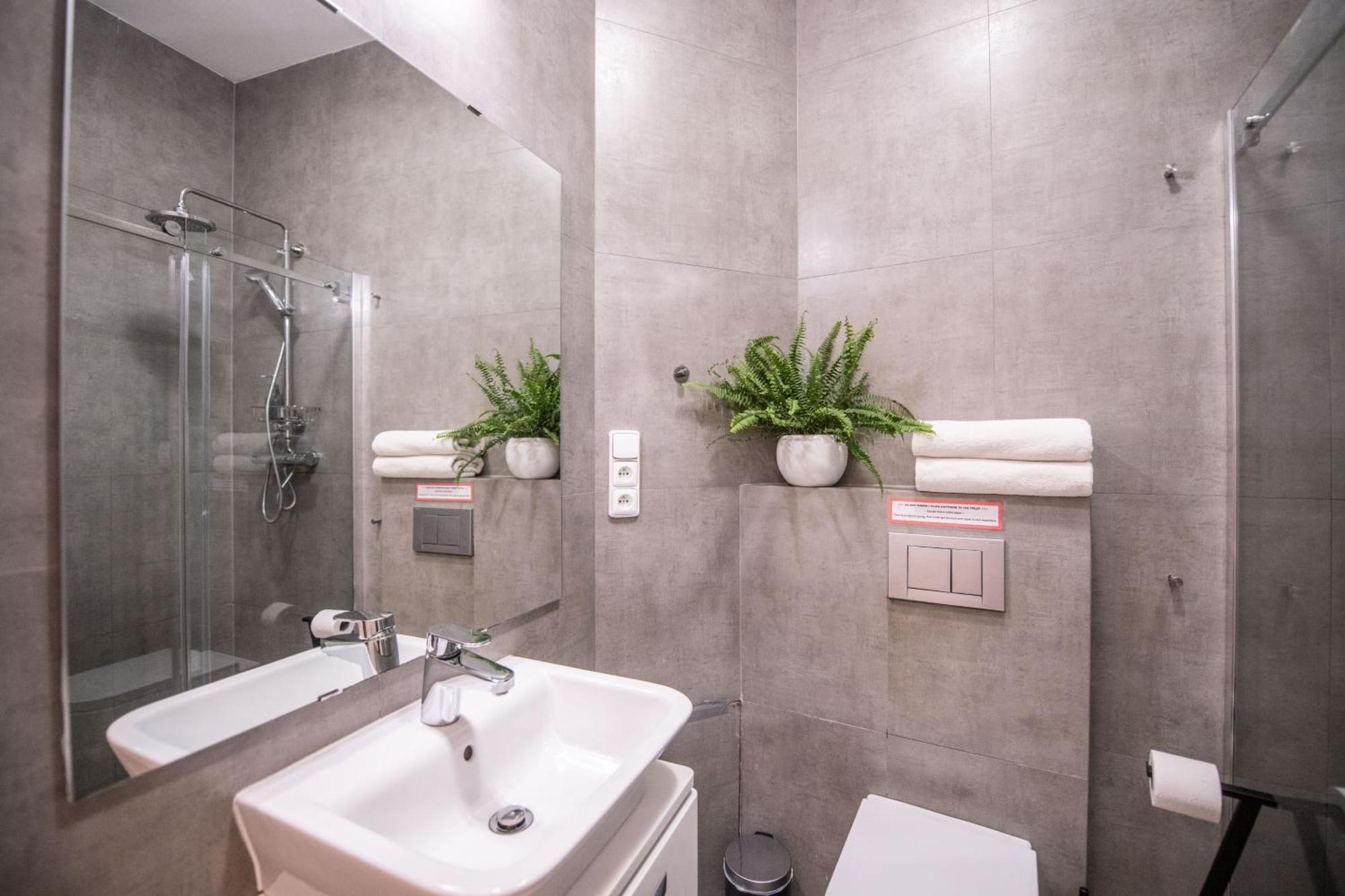 Modern Downtown Apt - Renovated, On Ideal Location Prague Exterior photo