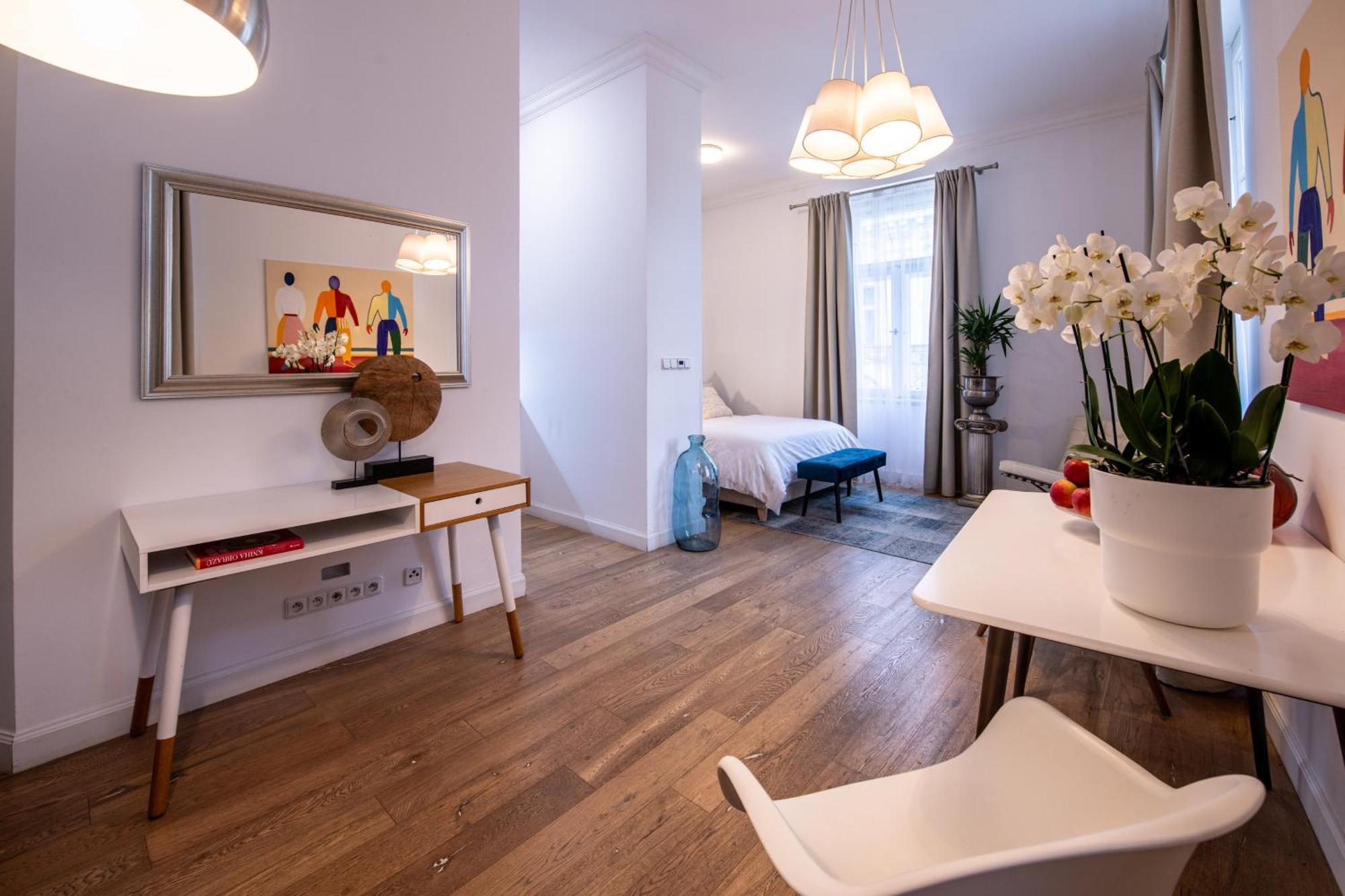 Modern Downtown Apt - Renovated, On Ideal Location Prague Exterior photo