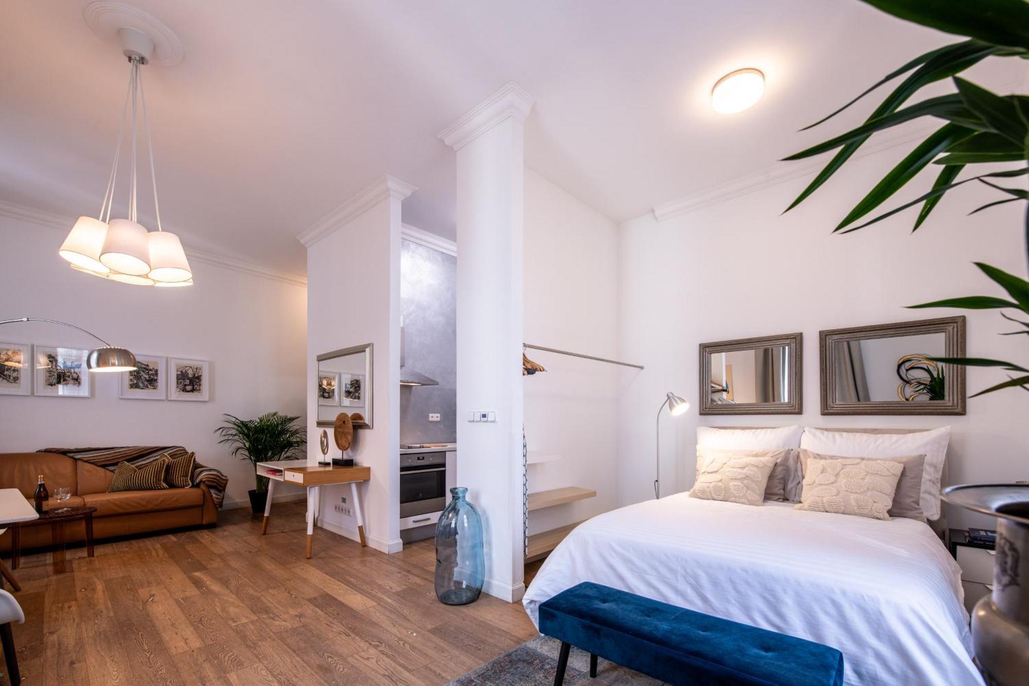 Modern Downtown Apt - Renovated, On Ideal Location Prague Exterior photo